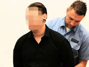 Wetterauer Zeitung – »Schlitzer« zeigt dem Gericht seine Tattoos